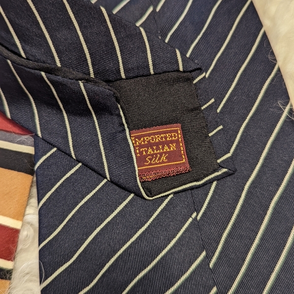 Vintage Italian Silk Iconic Graphic Art Ties - Picture 4 of 12